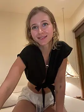 LunaRase online show from January 22, 2025, 12:17 pm