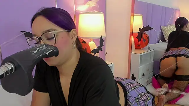 SophyRuiz  online show from October 21, 2025, 11:55 am