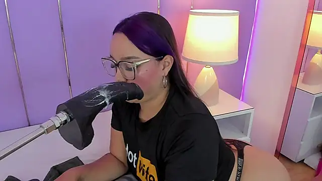 SophyRuiz  online show from December 1, 2025, 11:59 am