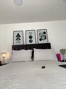 exoticcute online show from November 30, 2025, 3:27 pm