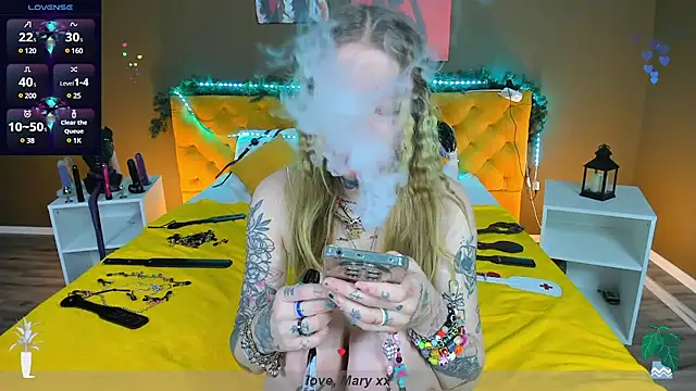 Snapshot of Mary_Xextra chatting on January 19, 2025, 1:10 am Mary Xextra online show from January 19, 2025, 1:10 am