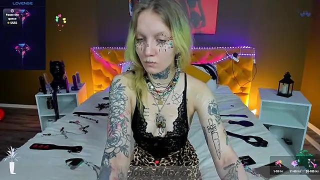 Snapshot of Mary_Xextra chatting on January 22, 2025, 1:10 am Mary Xextra online show from January 22, 2025, 1:10 am