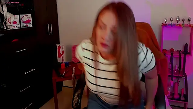 sara goodgirl13 online show from December 19, 2024, 8:13 pm