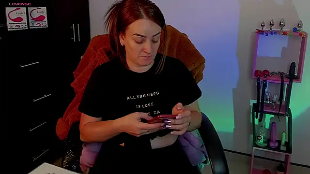 sara goodgirl13 online show from December 22, 2024, 3:33 pm