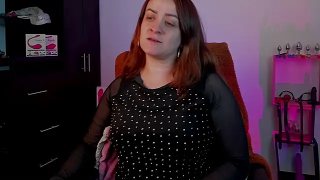 sara goodgirl13 online show from January 4, 2025, 10:02 pm