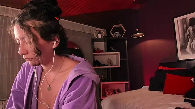 Moony 14 online show from April 15, 2026, 12:17 am