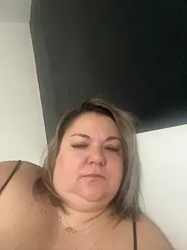 MikyVesela online show from April 2, 2026, 8:01 am