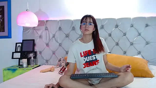 MelodyMansson online show from January 6, 2025, 5:27 pm