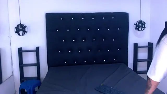 Mels  online show from March 22, 2025, 7:20 pm