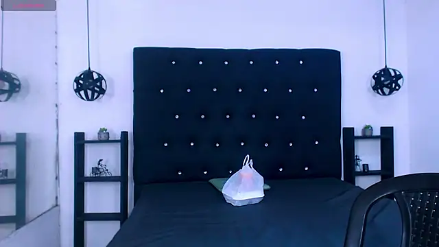 Mels  online show from April 8, 2026, 6:19 pm