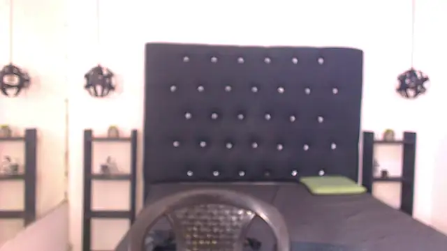 Mels  online show from April 21, 2026, 7:06 pm