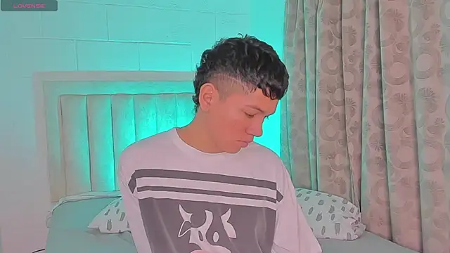 JulianRose 1 online show from January 21, 2025, 11:13 am