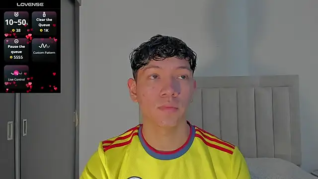 Snapshot of JulianRose_1 chatting on July 3, 2026, 12:11 pm JulianRose 1 online show from July 3, 2026, 12:11 pm
