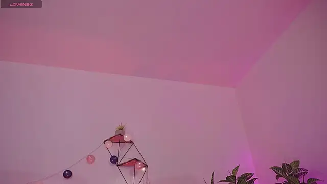 Eyleen 24 online show from December 13, 2025, 7:53 pm