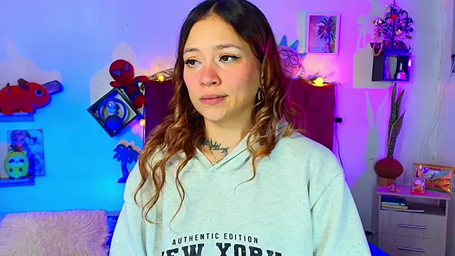 alisson zafiro  online show from February 27, 2026, 3:28 am