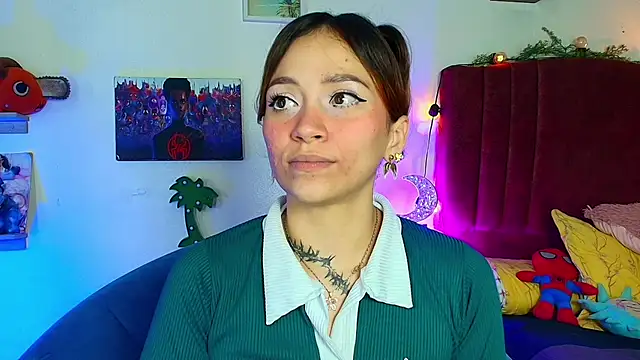 alisson zafiro  online show from March 23, 2026, 3:10 am