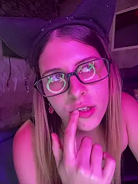 FlorBich online show from April 18, 2026, 3:10 am