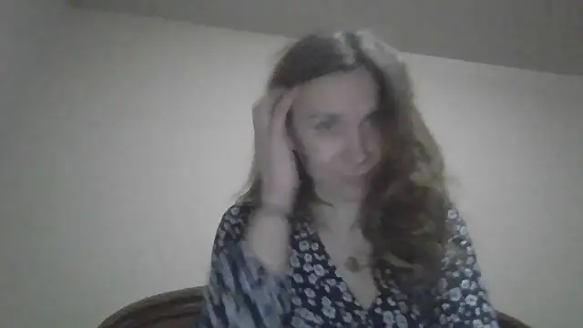 JasmineGlamour online show from December 22, 2025, 8:50 pm