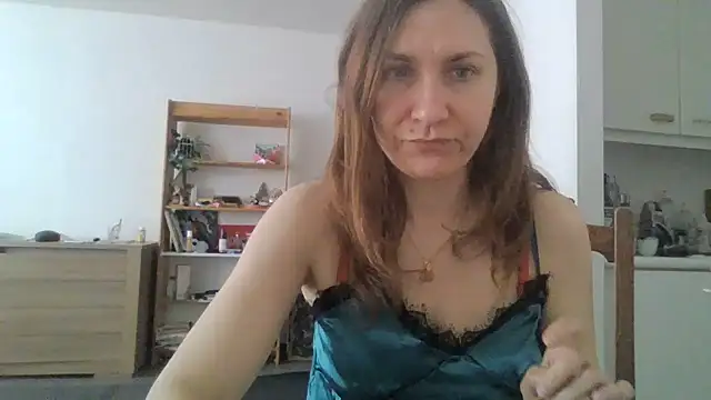 JasmineGlamour online show from April 18, 2026, 3:27 pm