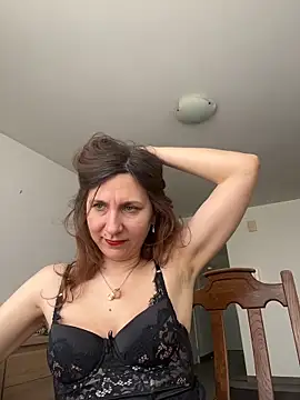 JasmineGlamour online show from June 4, 2026, 12:33 pm