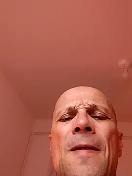 Snapshot of wedge75 chatting on September 19, 2025, 5:02 pm wedge75 online show from September 19, 2025, 5:02 pm