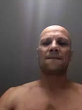 Snapshot of wedge75 chatting on October 23, 2025, 8:35 am wedge75 online show from October 23, 2025, 8:35 am