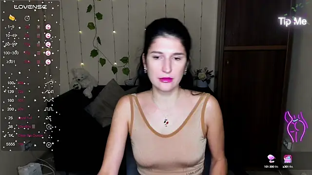 Alianna Solo Kisses online show from January 28, 2025, 6:27 am