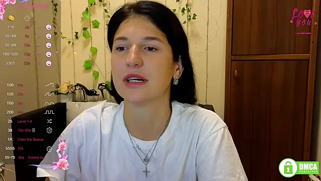 Alianna Solo Kisses online show from September 17, 2025, 5:31 am