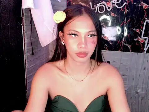 whiteladyboy online show from October 23, 2025, 2:33 am