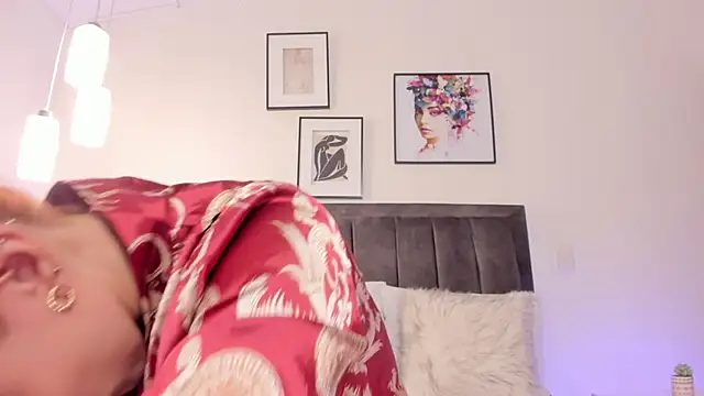 helen mooree online show from January 11, 2025, 1:32 pm