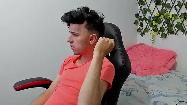 big-dicktop23 online show from February 13, 2025, 4:39 pm