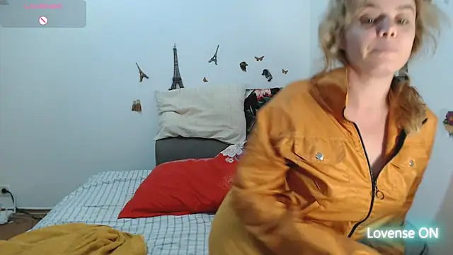 hotmilf4uxxx online show from November 17, 2025, 11:05 am