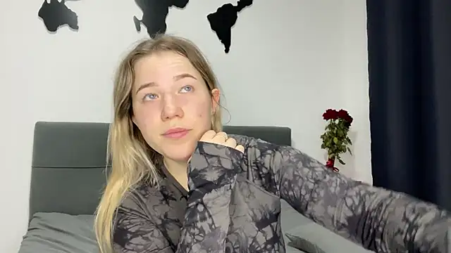 Embersweetbunny online show from January 30, 2025, 6:54 pm