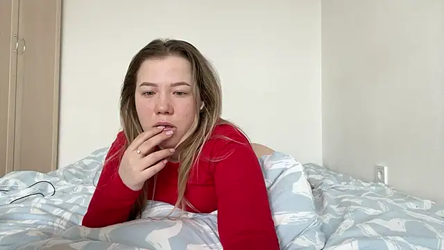 Embersweetbunny online show from March 11, 2025, 9:45 am