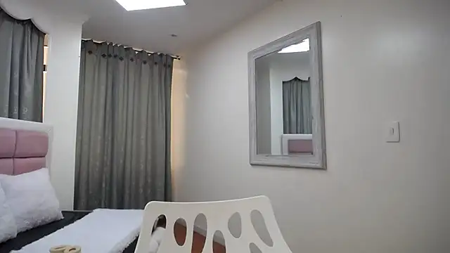 IssadoraJames online show from December 24, 2024, 1:28 pm