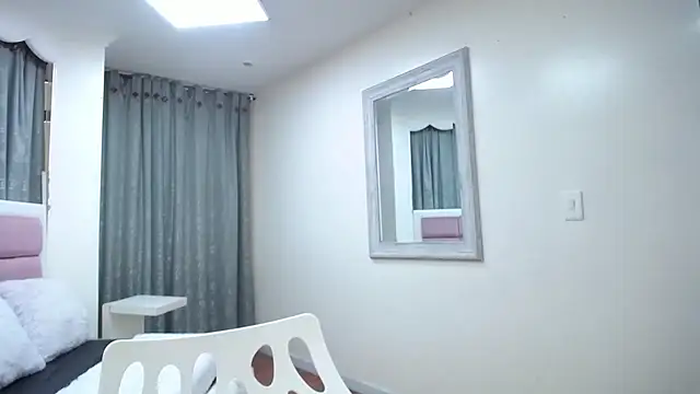 IssadoraJames online show from February 8, 2025, 7:05 pm