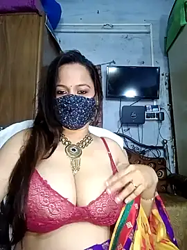 Snapshot of albelasummi702 chatting on January 18, 2025, 6:13 am albelasummi702 online show from January 18, 2025, 6:13 am