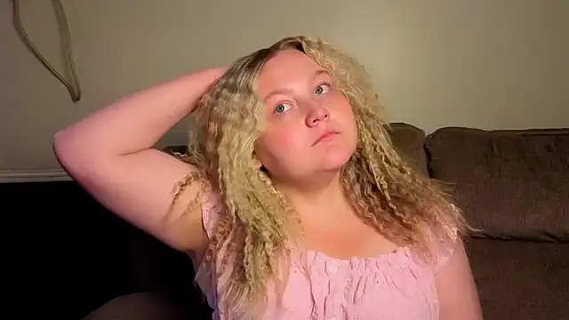 Snapshot of PhatAssBlond chatting on July 20, 2026, 9:39 pm PhatAssBlond online show from July 20, 2026, 9:39 pm