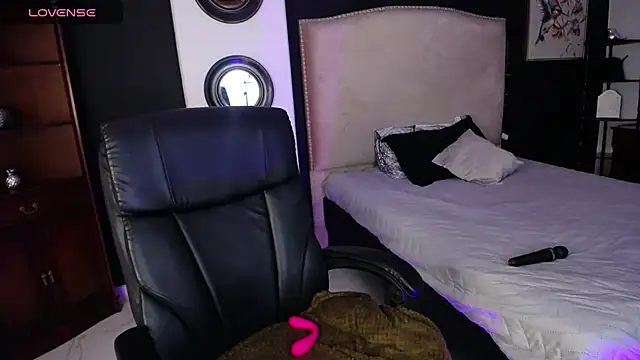 lia huan online show from December 26, 2024, 2:05 pm