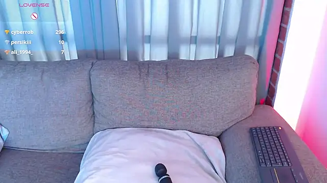 lia huan online show from March 18, 2025, 6:48 pm