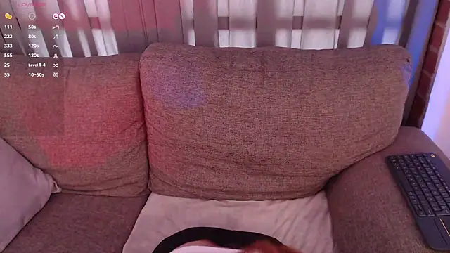 lia huan online show from March 22, 2025, 7:53 pm