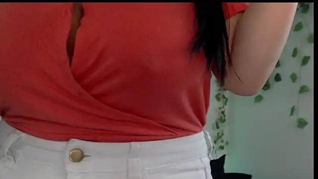 Donniia online show from March 3, 2025, 5:29 pm