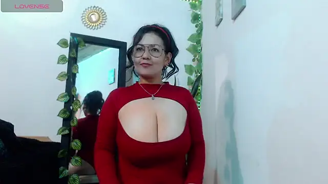 Donniia online show from April 24, 2026, 10:45 pm