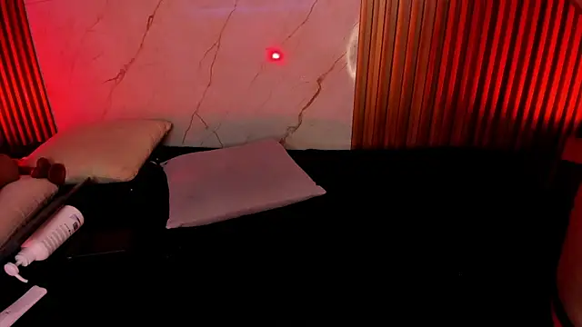 Emiilycollins online show from January 12, 2025, 10:33 pm