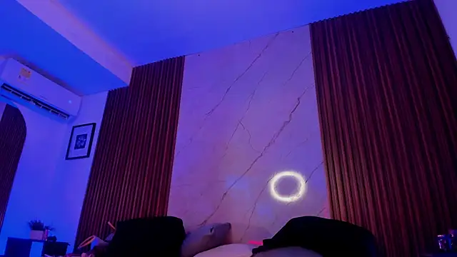 Emiilycollins online show from November 5, 2025, 11:49 pm