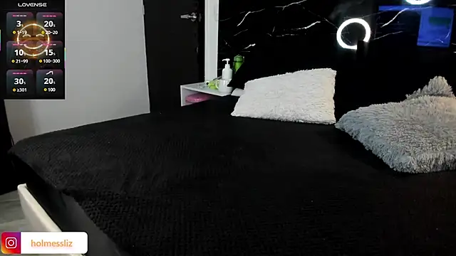 LIZ HOLMES online show from January 25, 2025, 10:08 am