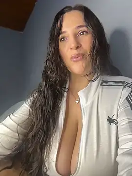 Snapshot of Taylortits chatting on August 5, 2026, 9:39 pm Taylortits online show from August 5, 2026, 9:39 pm