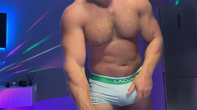 KarlosRichi online show from October 12, 2025, 4:28 pm