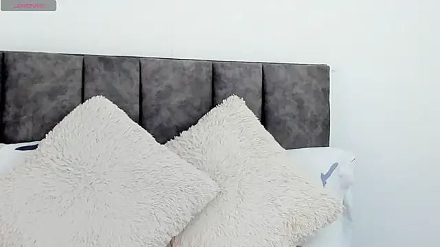 VeronicaTonu online show from February 11, 2025, 6:33 pm