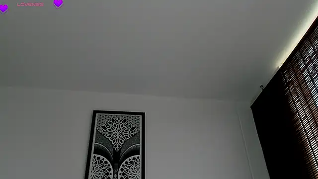 VeronicaTonu online show from February 4, 2026, 6:36 pm